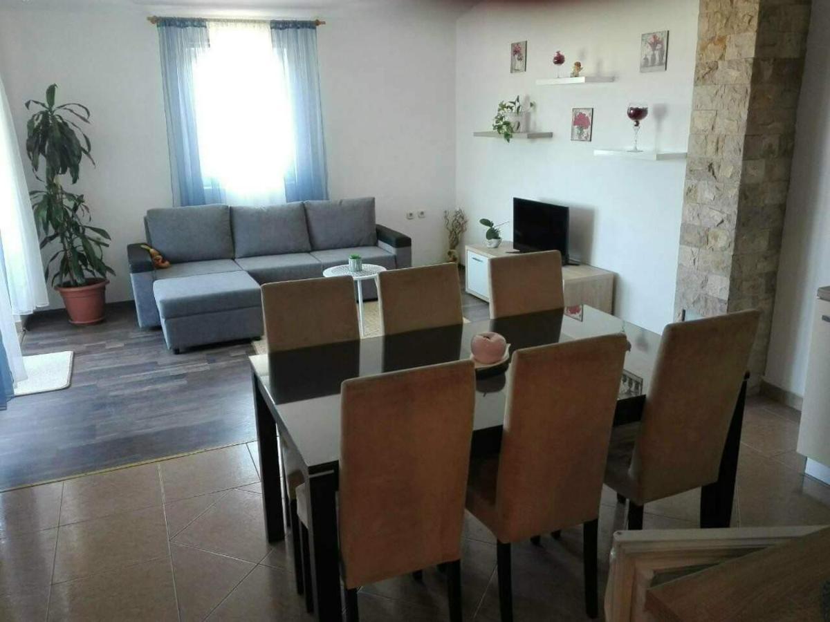 Apartman Vuleta Ražanac Екстериор снимка