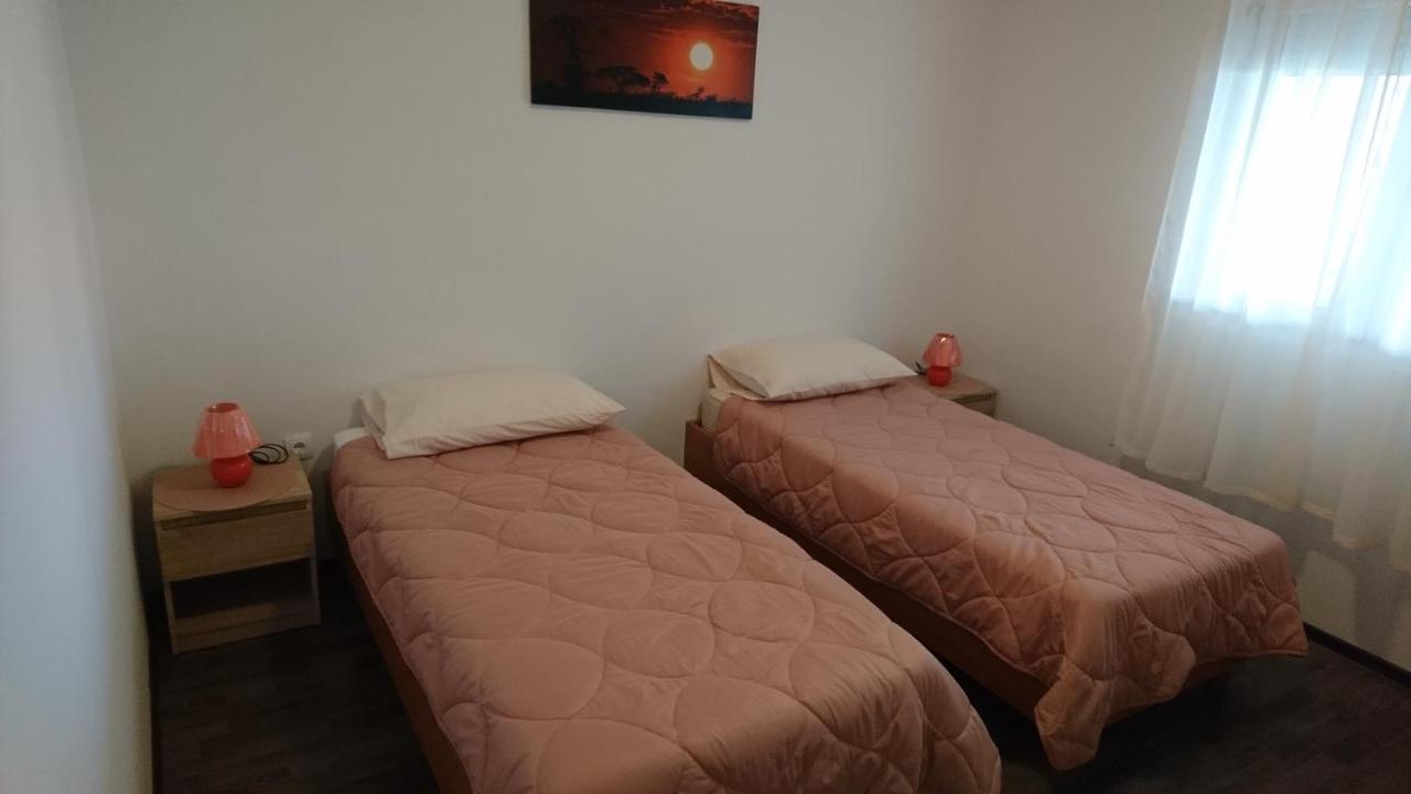 Apartman Vuleta Ražanac Екстериор снимка
